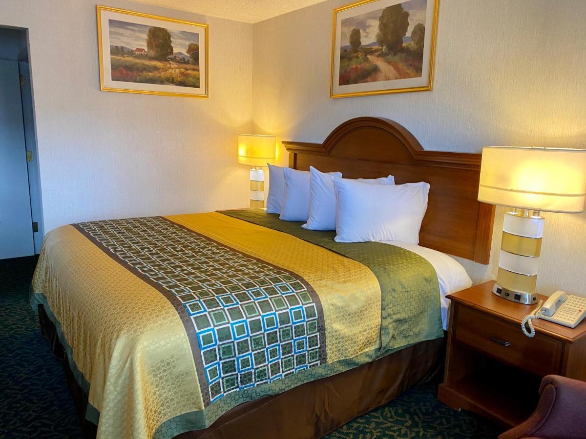 Harrisonville Inn & Suites Eksteriør bilde